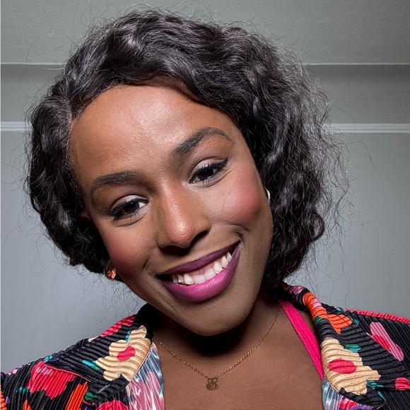 Meet your Posher, Renée! - Picture 2 of 14